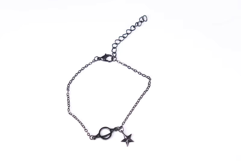 Schwarzes Armband mit Stern