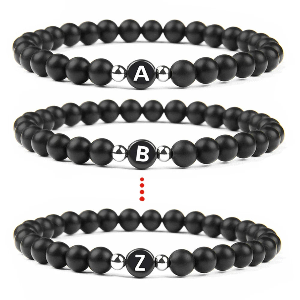 Schwarzes Armband mit Initiale