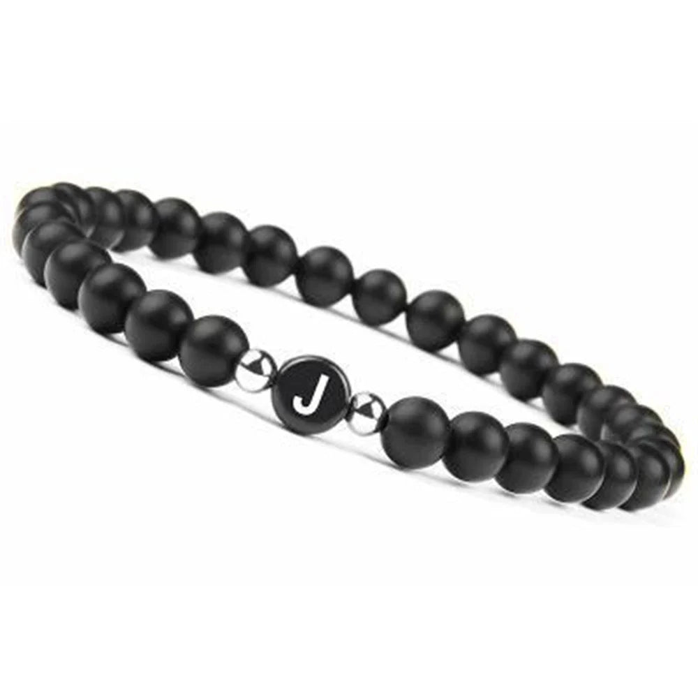 Schwarzes Armband mit Initiale j