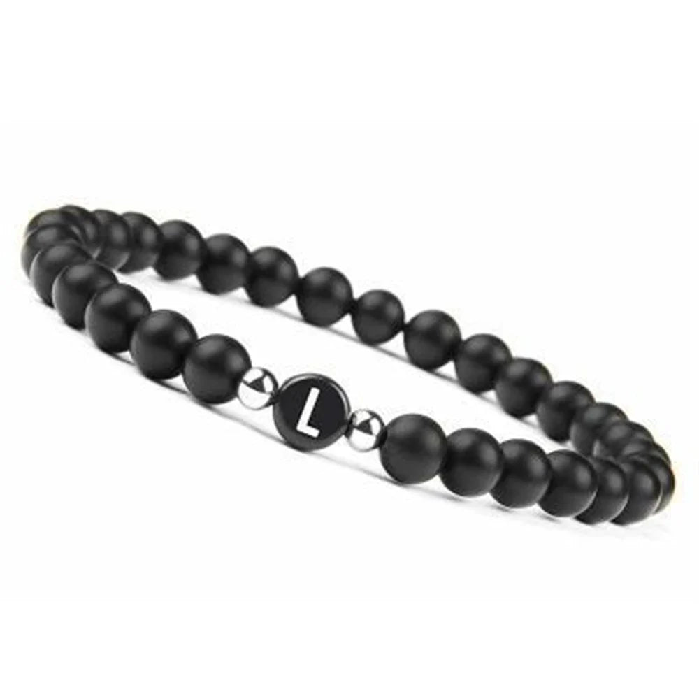 Schwarzes Armband mit Initiale l