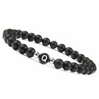 Schwarzes Armband mit Initiale q