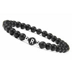 Schwarzes Armband mit Initiale r
