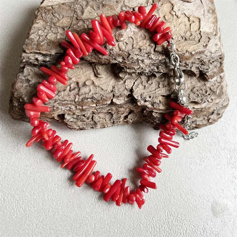 Verstellbares Armband mit rotem Korallenstein
