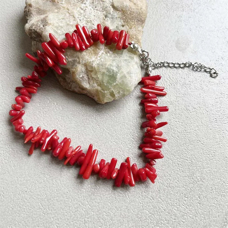 Verstellbares Armband mit rotem Korallenstein