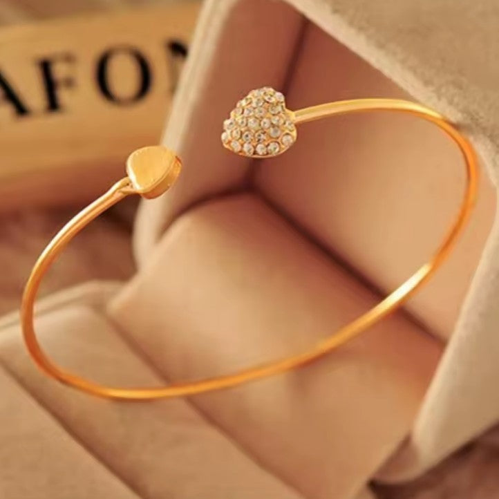 Retro-Armband mit Herz und Kristall 