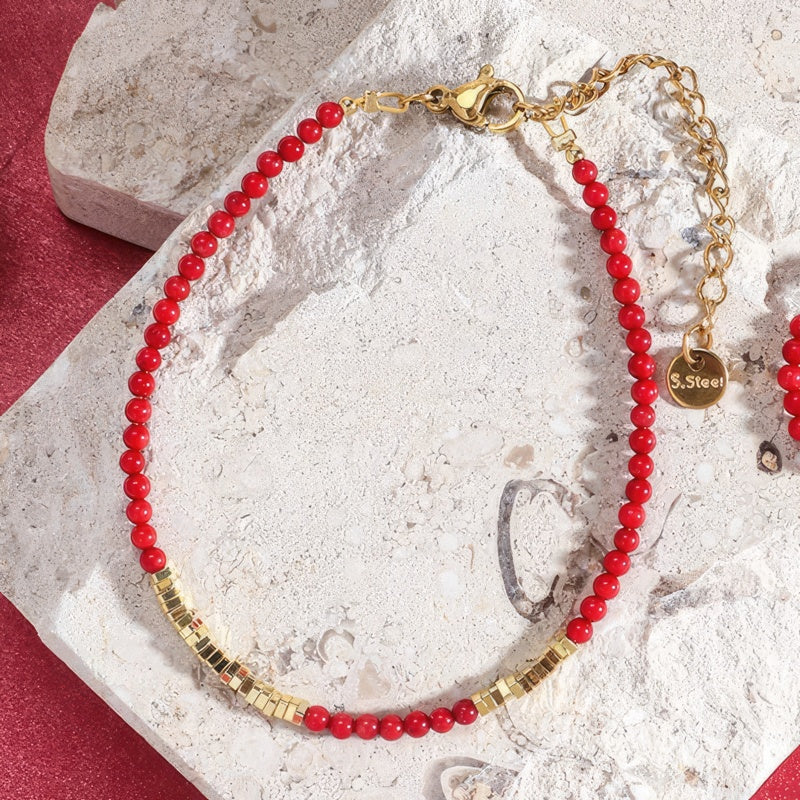 Korallenrotes und goldenes Armband