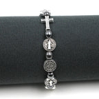 Armband mit Medaillons des Heiligen Benedikt und großem silbernem Kreuz
