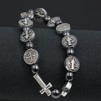 Armband mit Medaillons des Heiligen Benedikt und großem silbernem Kreuz