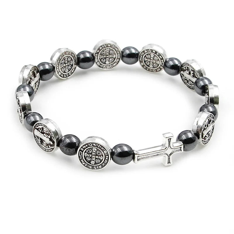 Armband mit Medaillons des Heiligen Benedikt und großem silbernem Kreuz