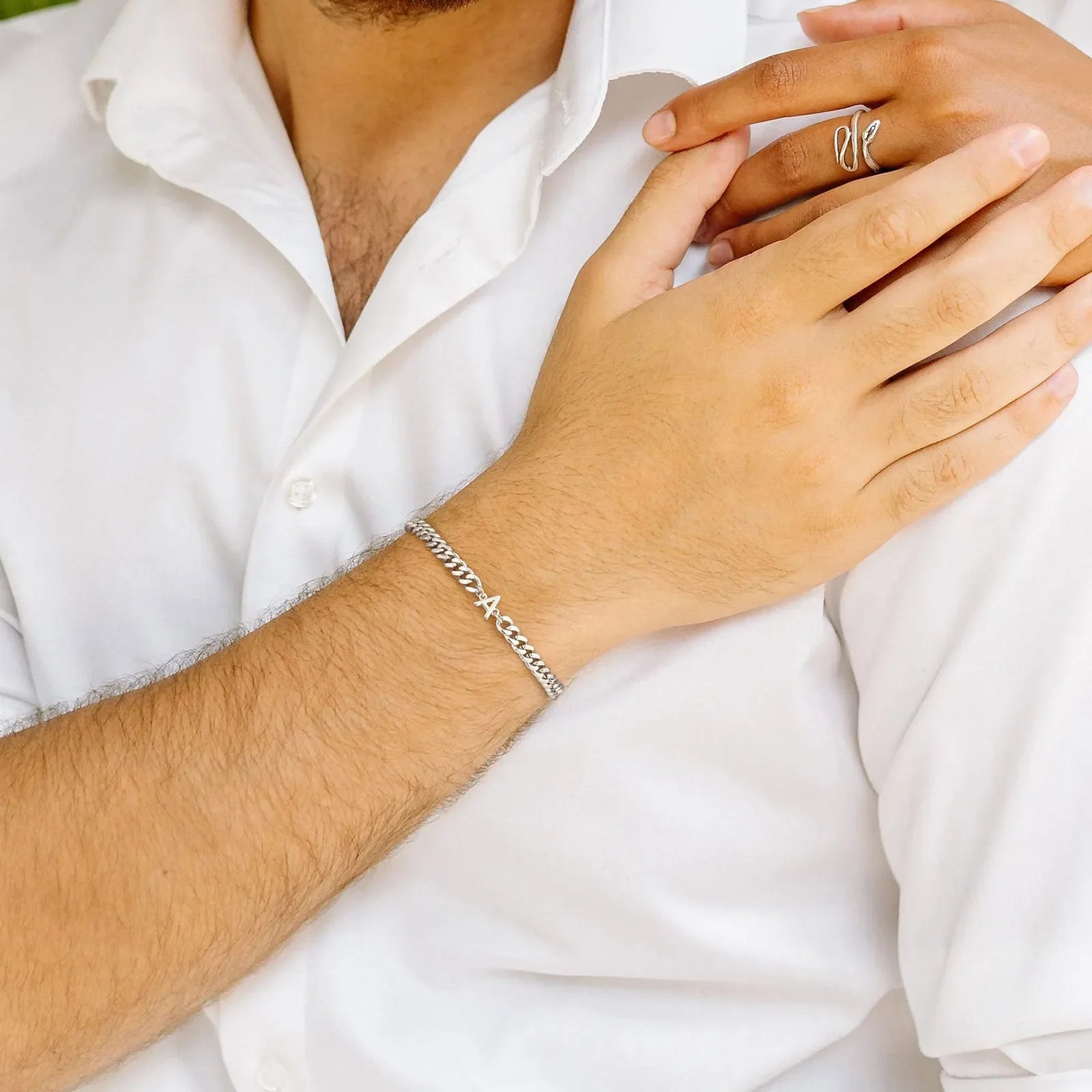 Gedrehtes Armband mit Initiale