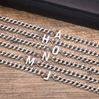 Gedrehtes Armband mit Initiale 