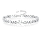 Gedrehtes Armband mit Initiale v