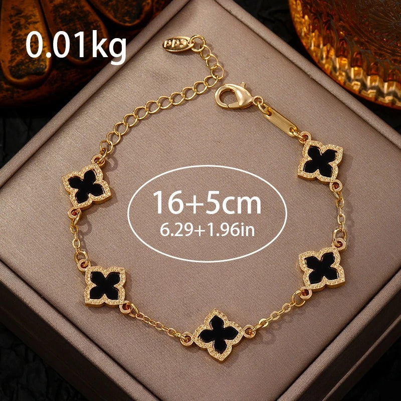 Armband mit vierblättrigem Kleeblatt in Perlmuttoptik