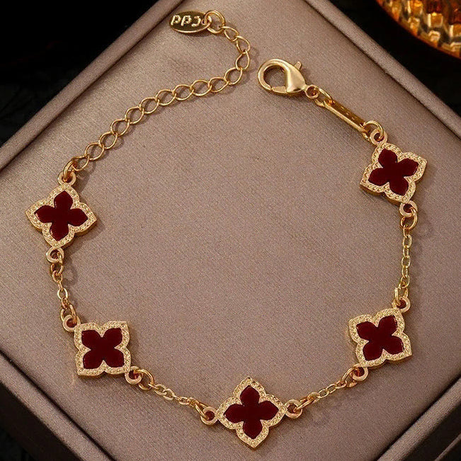 Armband mit vierblättrigem Kleeblatt in bordeauxfarbener Perlmuttoptik