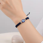 Geflochtenes Armband gegen das böse blaue Auge 