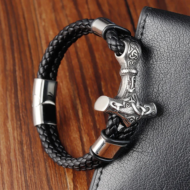 Schwarzes gedrehtes Anker-Armband