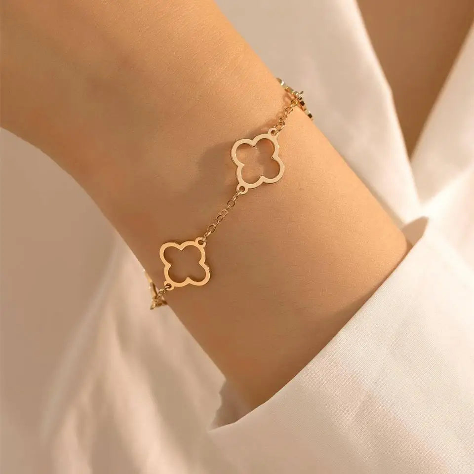 Set mit 2 Armbändern mit vierblättrigen Kleeblättern in Gold