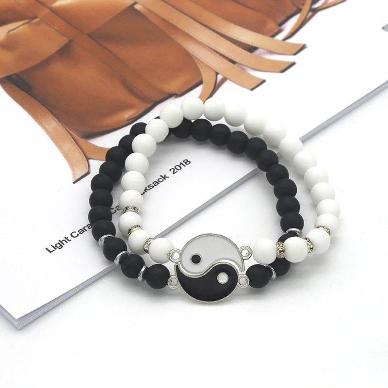 Armbänder für Paare, trennbare Yin-Yang-Gliederarmbänder aus natürlichen schwarzen und weißen Steinen