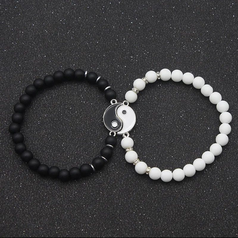 Armbänder für Paare, trennbare Yin-Yang-Gliederarmbänder aus natürlichen schwarzen und weißen Steinen
