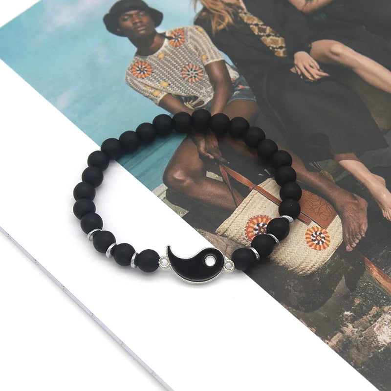 Armbänder für Paare, trennbare Yin-Yang-Gliederarmbänder aus natürlichen schwarzen und weißen Steinen