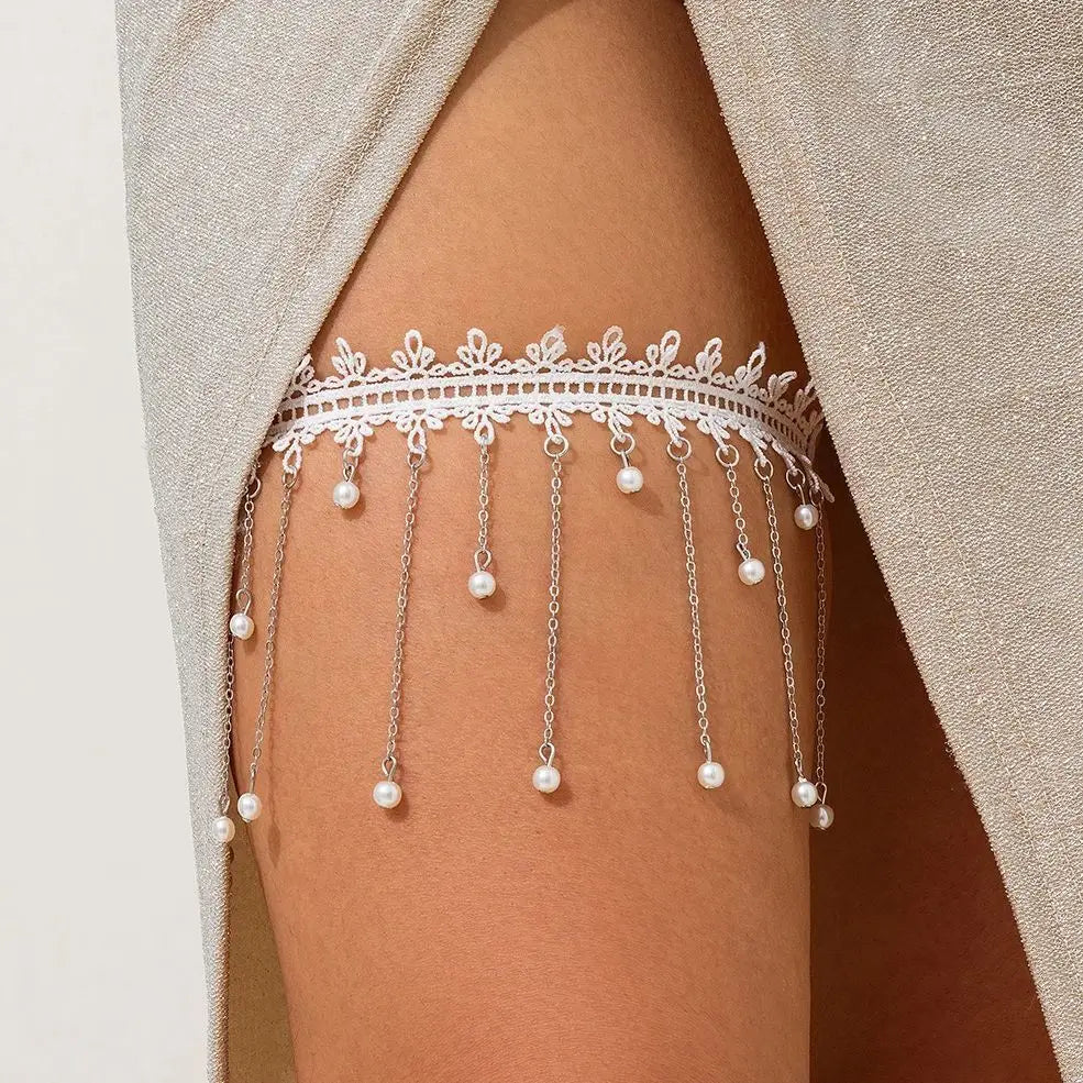 Weiße Oberschenkelkette - Oberschenkelkörperschmuck für Damenbein