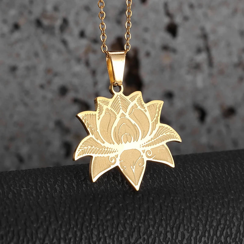 Kette & Medaillon Lotusblume Gold
