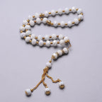 Eleganter muslimischer Rosenkranz - Islamischer Tasbih mit 33 weißen und goldenen Perlen