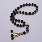Eleganter muslimischer Rosenkranz - Islamischer Tasbih mit 33 schwarzen und goldenen Perlen