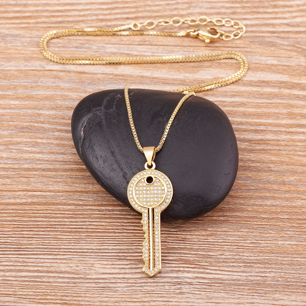 Verstellbare Halskette mit Schlüsselanhänger