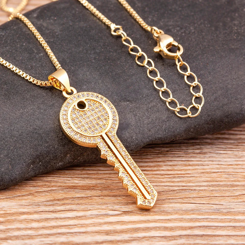 Verstellbare Halskette mit Schlüsselanhänger 