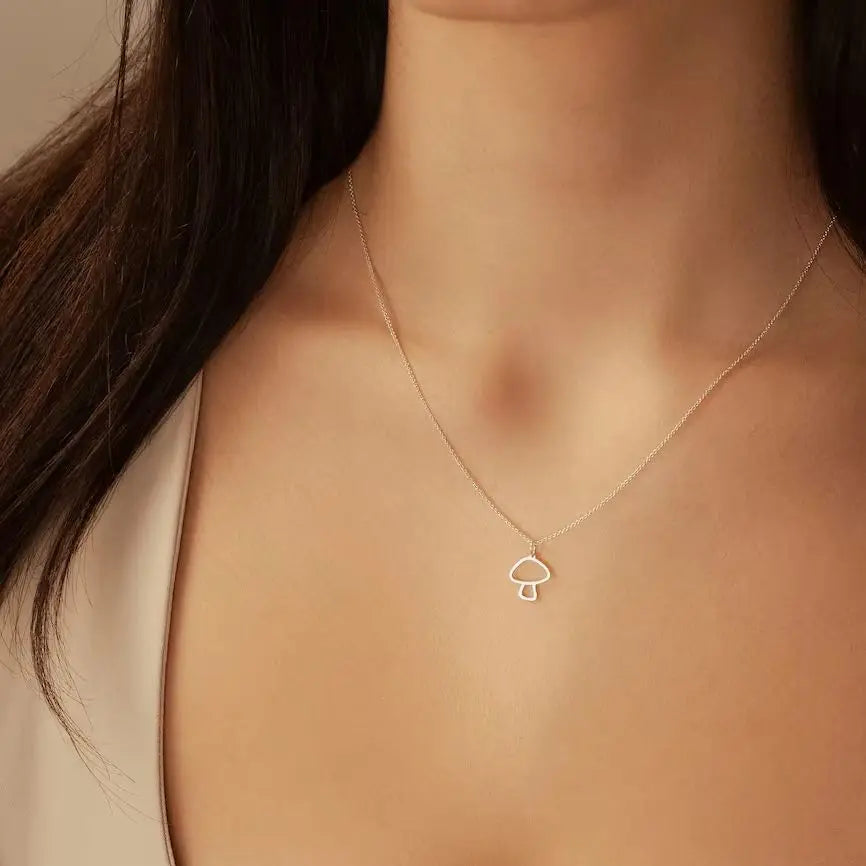 Halskette mit feinem Pilzanhänger in Silber