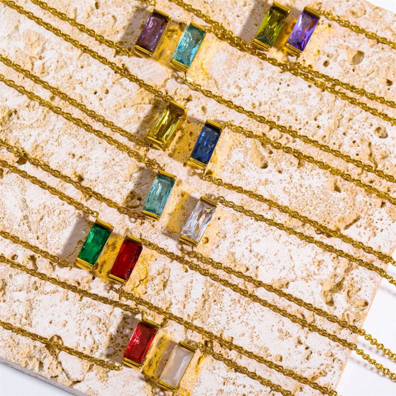 Halskette mit feinem Anhänger bunter Geburtsstein