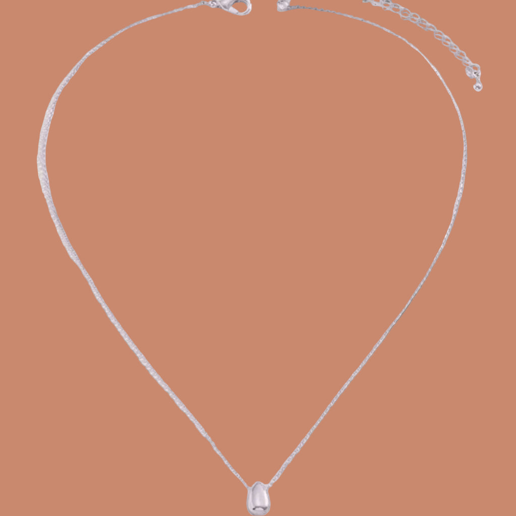 Halskette mit feinem Wassertropfen-Anhänger in Silber