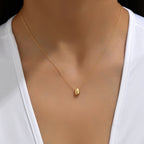 Halskette mit feinem Wassertropfen-Anhänger in Gold