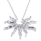 Collier avec grand pendentif demi-soleil aux rayons ondulés argent