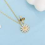 Halskette mit Bienenanhänger und Gänseblümchen-Anhänger