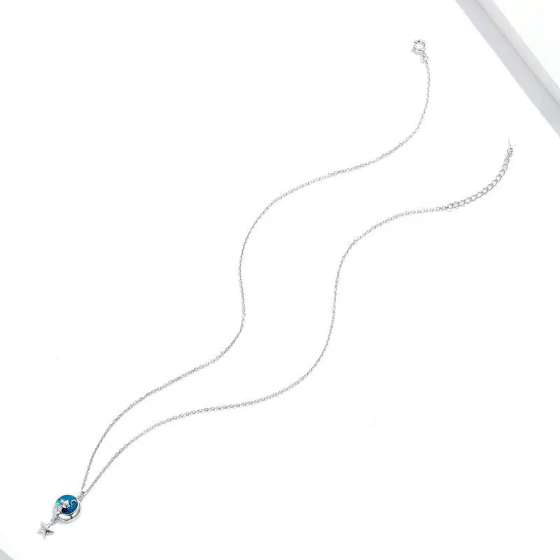 Halskette mit Anhänger mit Mond- und Katzenmotiv