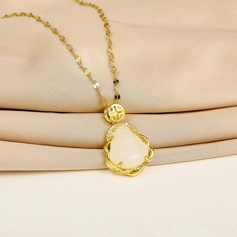 Halskette mit weißem Buddha-Anhänger