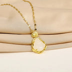 Halskette mit weißem Buddha-Anhänger