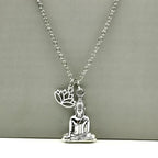 Halskette mit Buddha-Anhänger und Lotusblume