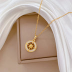 Halskette mit Kompass-Anhänger mit Zirkonia Windrose