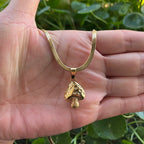 Halskette mit Pilzanhänger Gold