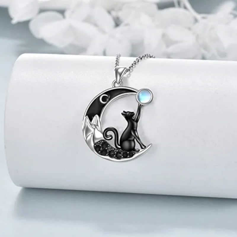 Collana con ciondolo a forma di simpatico gatto al chiaro di luna