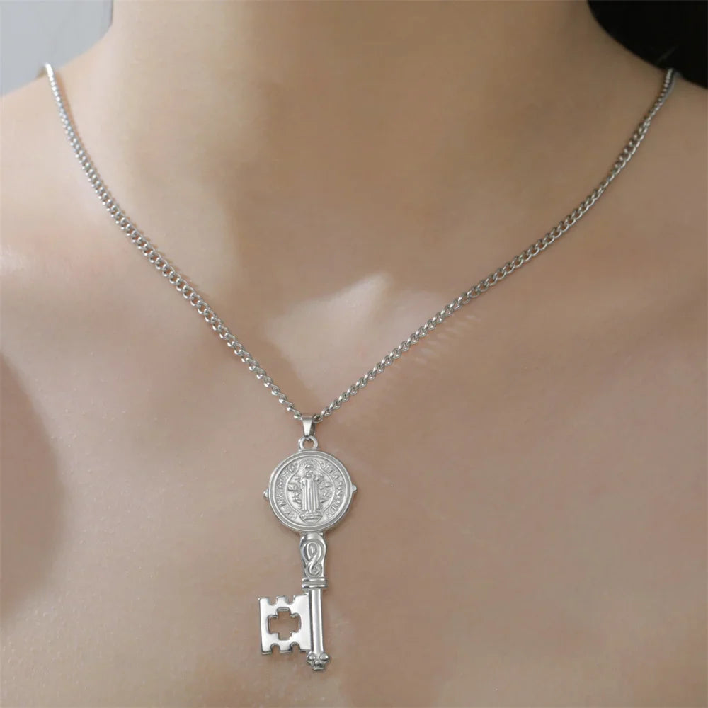Halskette mit katholischem Schlüssel-Anhänger aus Silber