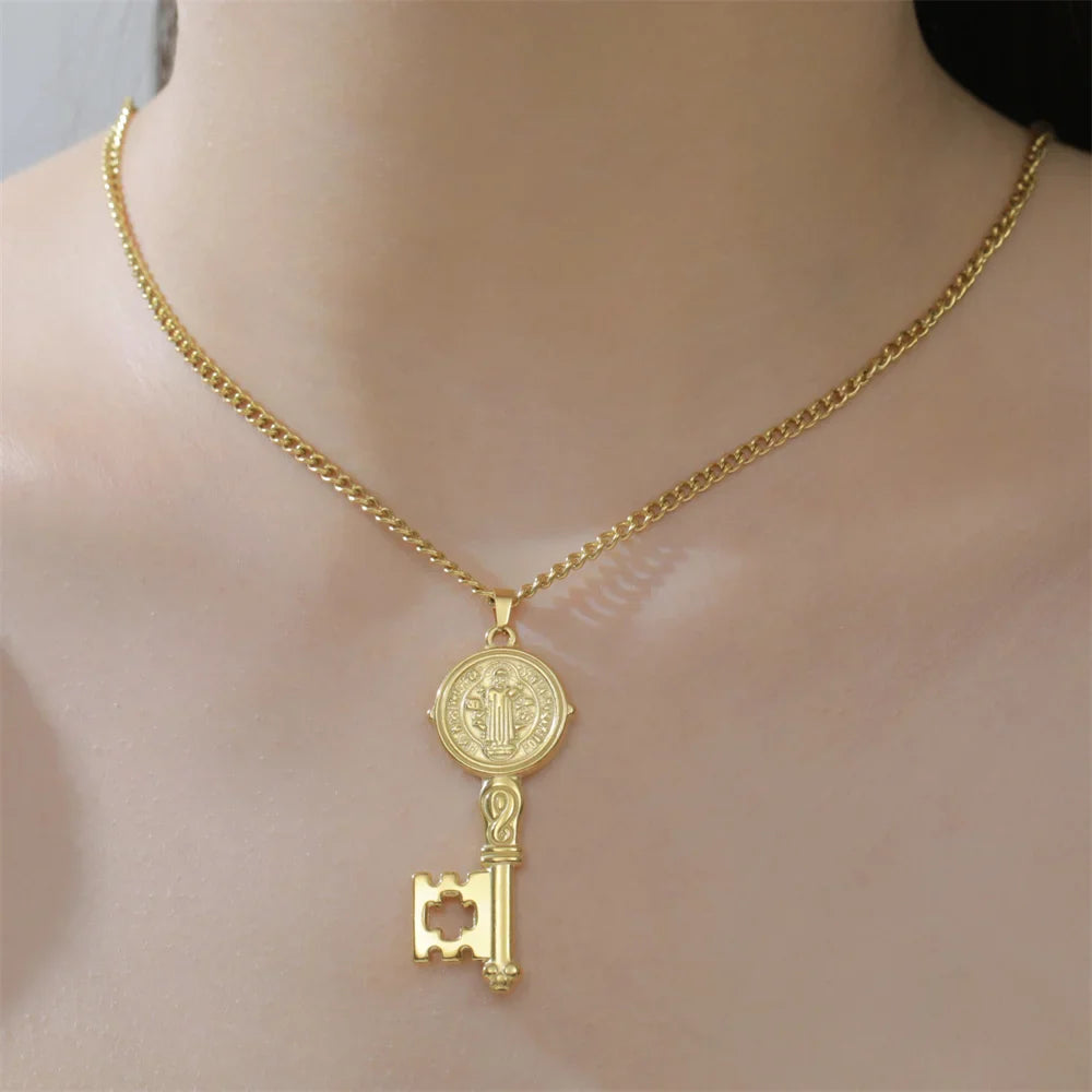Halskette mit katholischem Schlüssel-Anhänger aus Gold