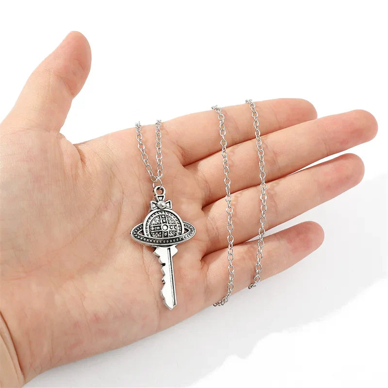 Halskette mit Universums-Schlüsselanhänger