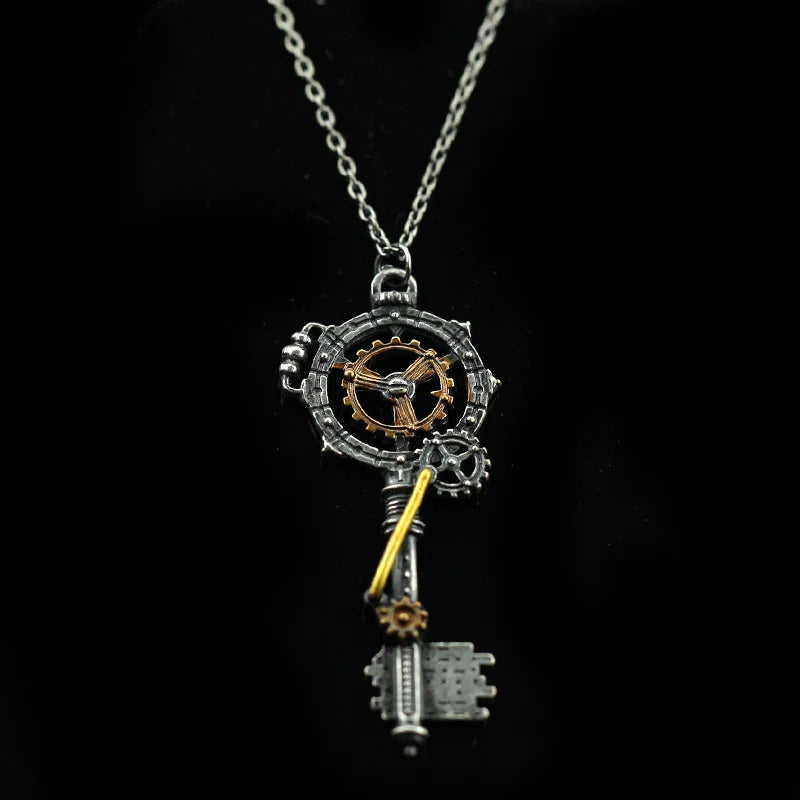 Halskette mit Anhänger in Form eines Schlüsselzahnrads