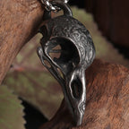Halskette mit Rabenanhänger