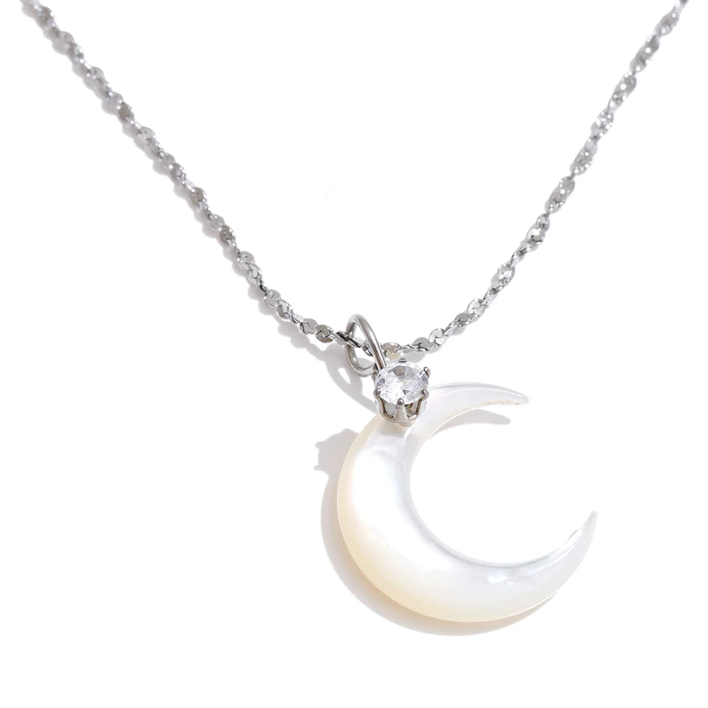Halskette mit Halbmond-Anhänger in Perlmutt-Optik Silber