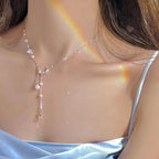 Halskette mit Mondphasen-Anhänger und Perlen